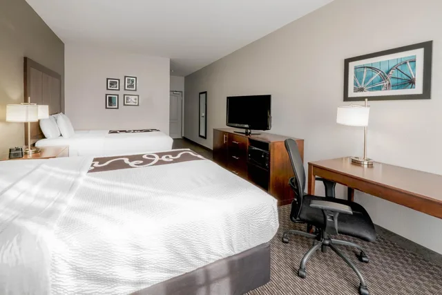 غرفة ديلوكس بسريرين كوين، La Quinta Inn & Suites by Wyndham Fort Worth Arlington West 4/7