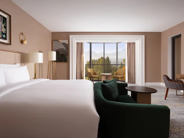 جناح جونيور تنفيذي بانورامي بسرير كينج بإطلالة على الجبل، Swissotel Wellness Resort Alatau Almaty 2/9
