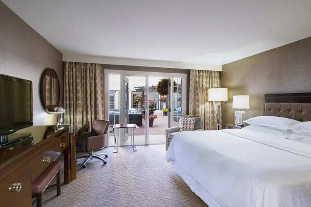 غرفة تقليدية بسرير كينج، Red Deer Resort & Casino 1/6