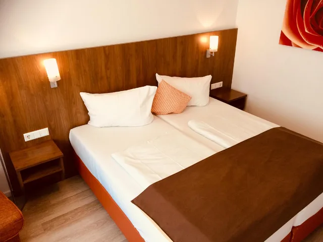 غرفة قياسية بسرير مزدوج بحمام خاص، Hotel Triton 1/1