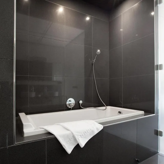 غرفة بسرير مزدوج، Old Town Square Residence by Emblem 6/6
