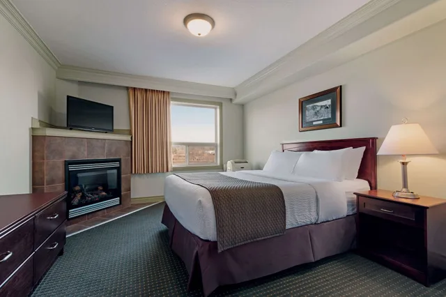 Room, Queen Bed, Accessible, Quality Inn & Suites Whitecourt 3/8