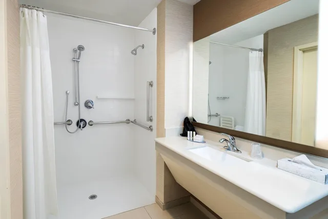 استوديو بسرير كينج مع أريكة بحوض استحمام لذوي الإعاقة، Fairfield by Marriott Inn & Suites Uncasville Mohegan Sun Area 6/9