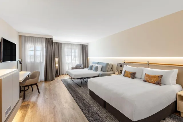 جناح جونيور بشرفة، CROWNE PLAZA HAWKESBURY VALLEY 1/5