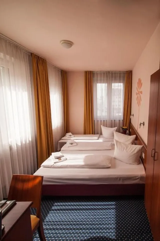 غرفة ثلاثية بثلاثة أسرّة، RESIDENZ HOTEL 2/6