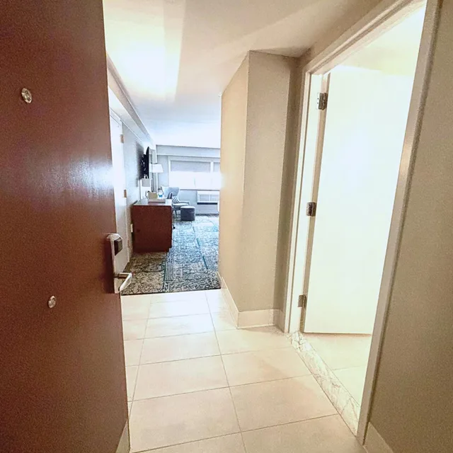 Guest Room, King Bed, Allergy Friendly، Four Points By Sheraton Norwood 7/7