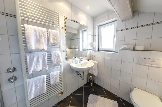 غرفة كومفورت بسرير مزدوج، Hotel and Gasthof Fraundorfer 8/8