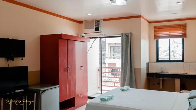 غرفة بسرير كوين بشرفة، Imperial Ridge Pension House 1/7