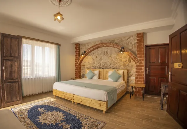 غرفة ثلاثية بسرير كينج بشرفة، Soleado Capadocia Hotel 3/6
