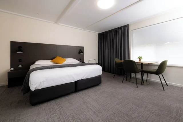 غرفة بريميير بسرير كينج وسرير كينج وسريرين منفصلين بغرفتي نوم، Mick O Sheas Hotel 6/10