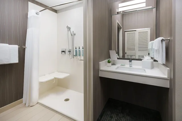 غرفة بسريرين كوين لذوي الإعاقة، Courtyard Dallas Lewisville 4/7