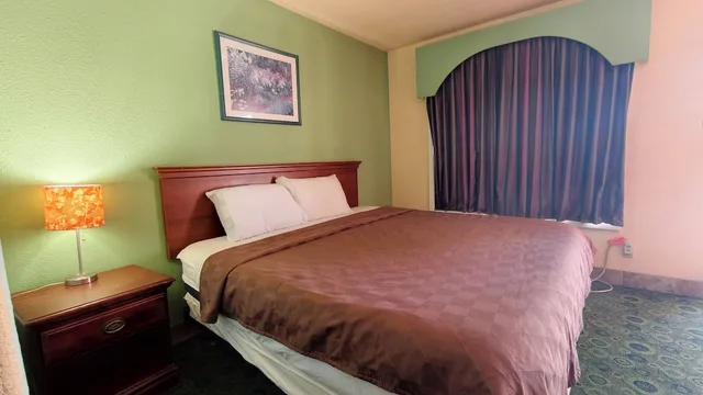 King Bed Non-Smoking, Sunset Lodge Elgin near US 290 by Hotel O 4/10