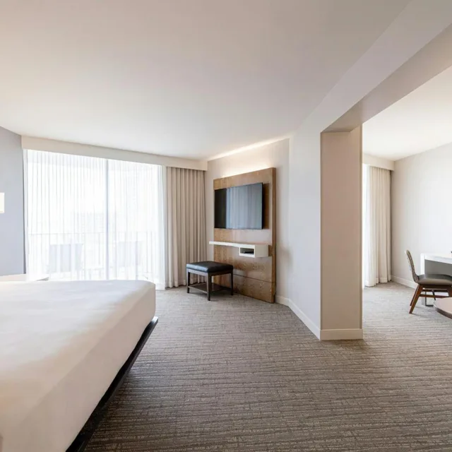 جناح جونيور بسرير كينج بإطلالة على البحر، Waikiki Beach Marriott Resort and Spa 2/5