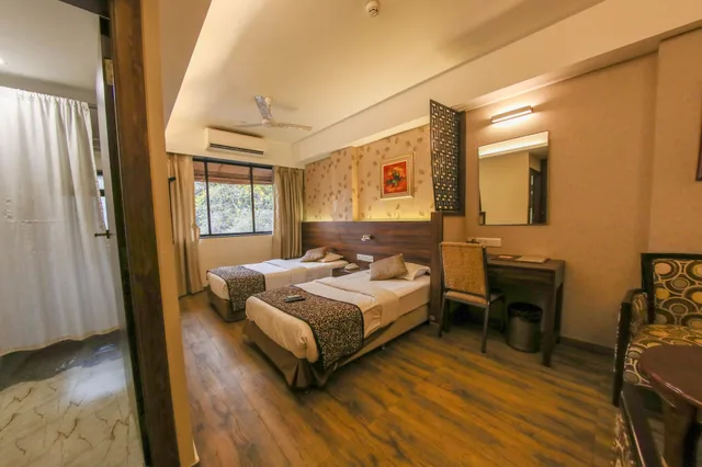 غرفة فاخرة بسريرين منفصلين بغرفة نوم واحدة، HOTEL MAHARANA INN 2/10