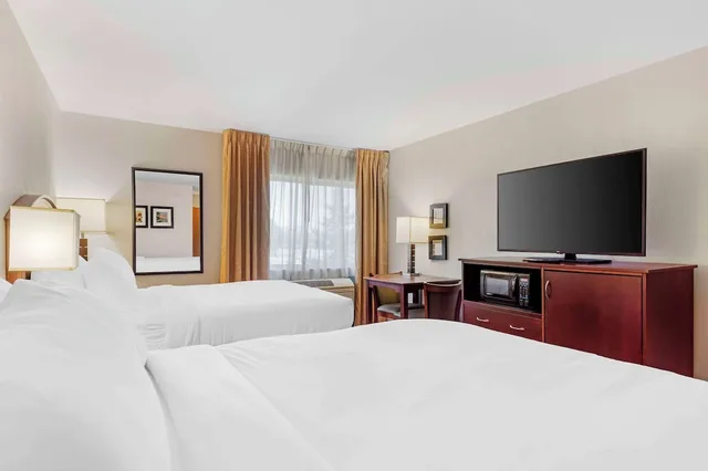غرفة قياسية بسريرين كوين، Comfort Inn Albert Lea at Trails Travel Center 4/6