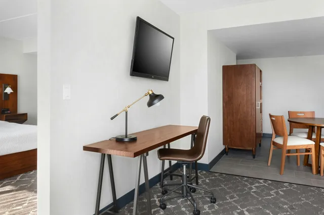 جناح، Four Points by Sheraton Philadelphia Northeast 2/2