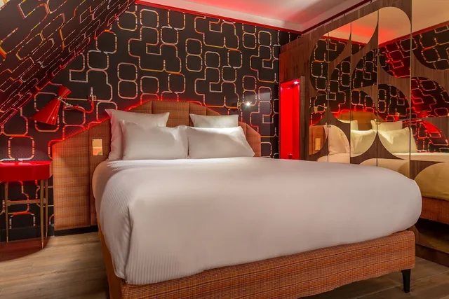 جناح جونيور مزدوج، Idol Hotel 2/5