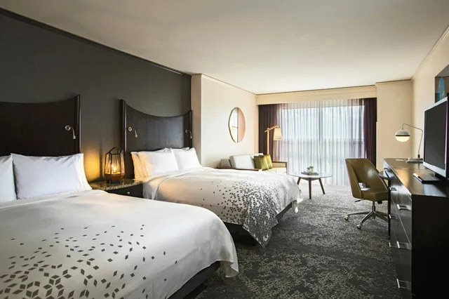 غرفة، Renaissance Raleigh North Hills Hotel 1/3