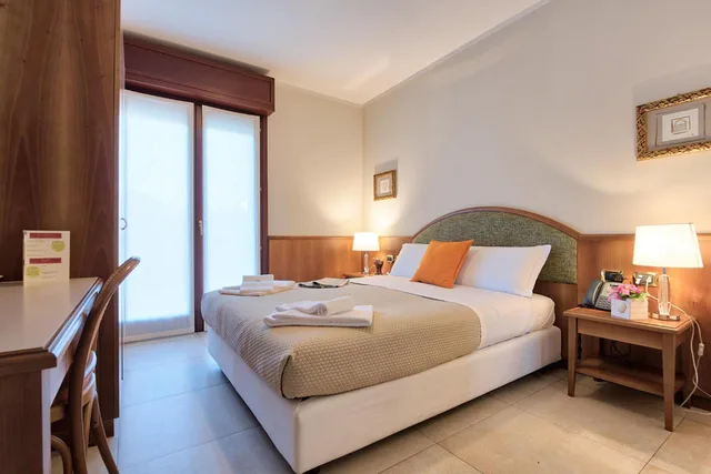 Room, Double Bed, Balcony, Albergo Villa Priula 5/10