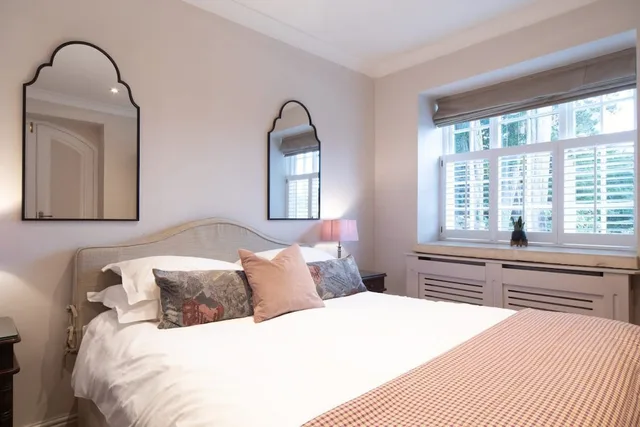 Comfort, Double Bed, Burleigh Court Cotswolds 2/5