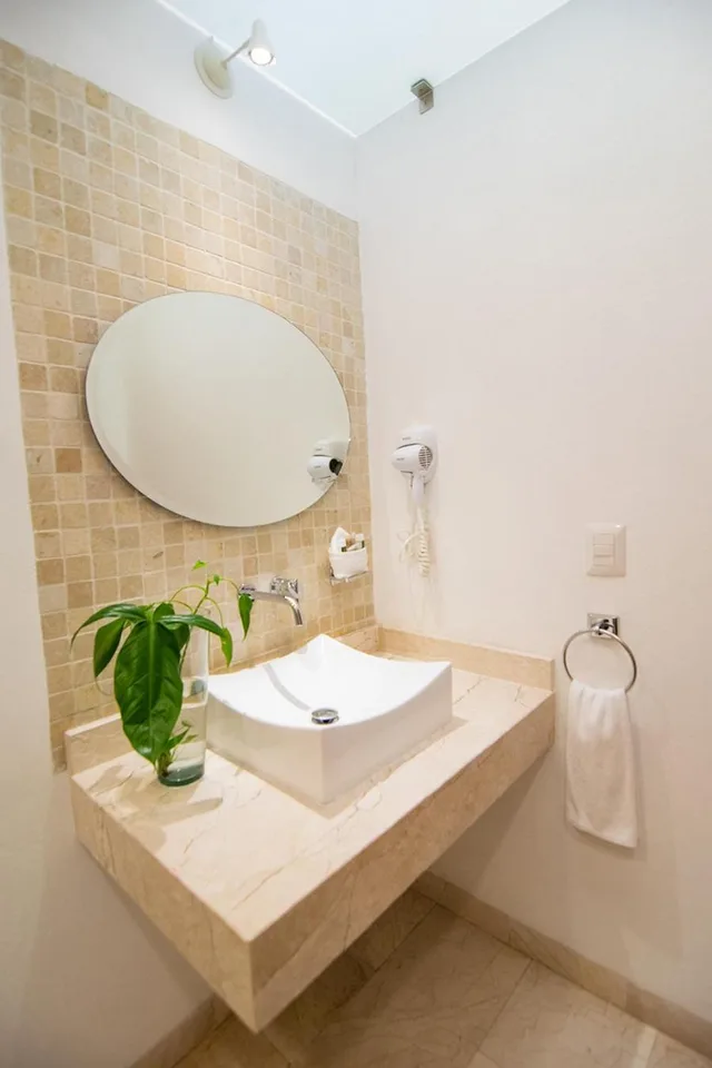 جناح جونيور مفرد، Meson de Los Remedios Hotel 10/10