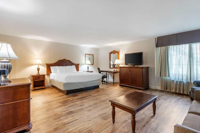 جناح بسرير كينج، Best Western Plus Steeplegate Inn 3/6