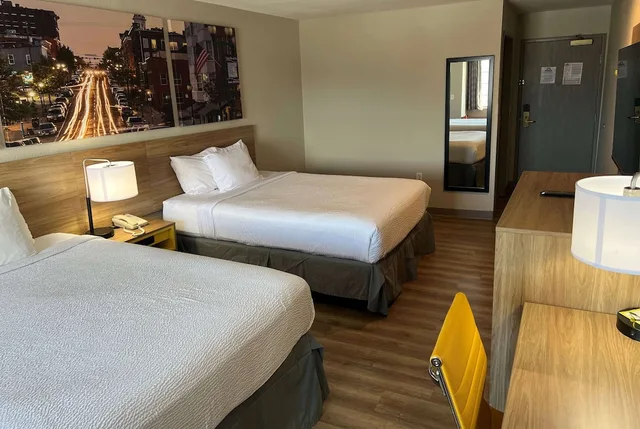 غرفة قياسية بسريرين كوين، Days Inn by Wyndham near Kansas Speedway 5/10