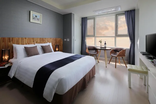 Deluxe, Double Bed, Ever8 Serviced Residence 2/2