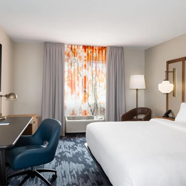 غرفة بسرير كينج بحوض استحمام لذوي الإعاقة، Fairfield Inn Suites By Marriott Minneapolis Burnsville 4/8