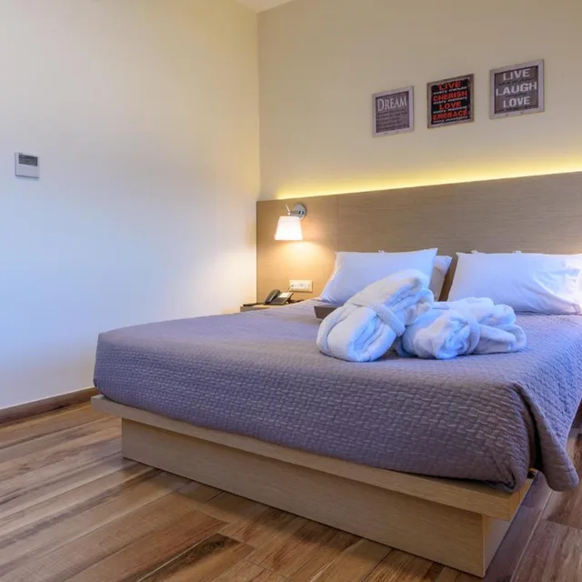 استوديو بريميوم، Grecian Castle Hotel 5/8