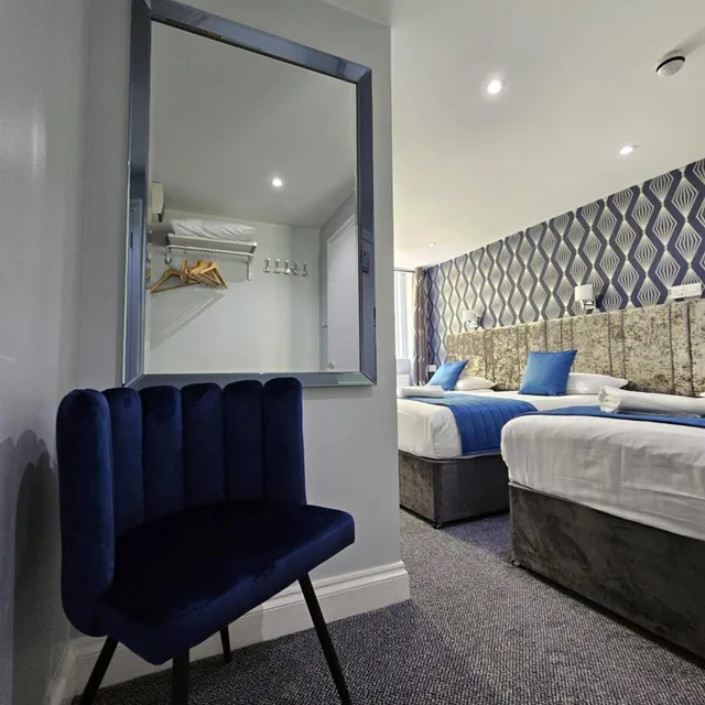 Room, Triple, Private Bathroom, Top Floor, George 6/8