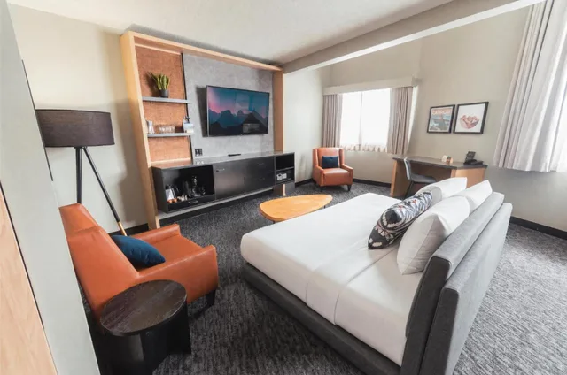 Loft, Suite, King Bed, Sofa، Everwild Canmore - Nordic Spa & Hotel 4/10