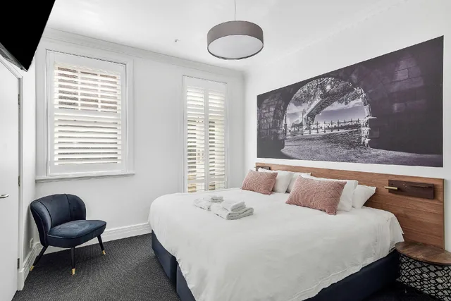 غرفة عائلية بسرير كينج وسرير مزدوج وسريرين منفصلين، Criterion Hotel Sydney 1/1