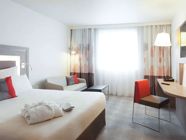 Tower, Executive, Queen Bed, Eiffel View، Novotel Paris 17 4/10