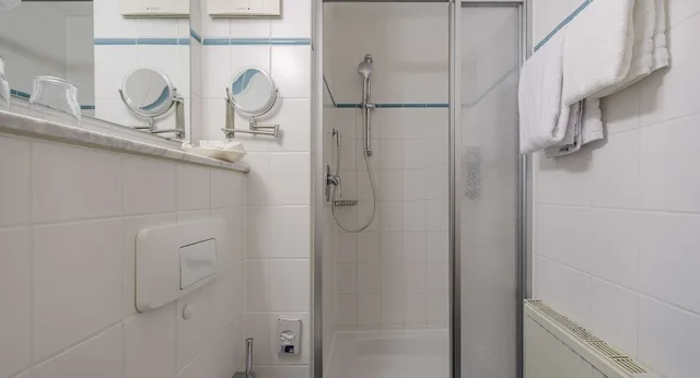 غرفة كومفورت كبيرة بسرير كوين، Plaza Hotel Blankenburg Ditzingen Sure Hotel Collection 10/10