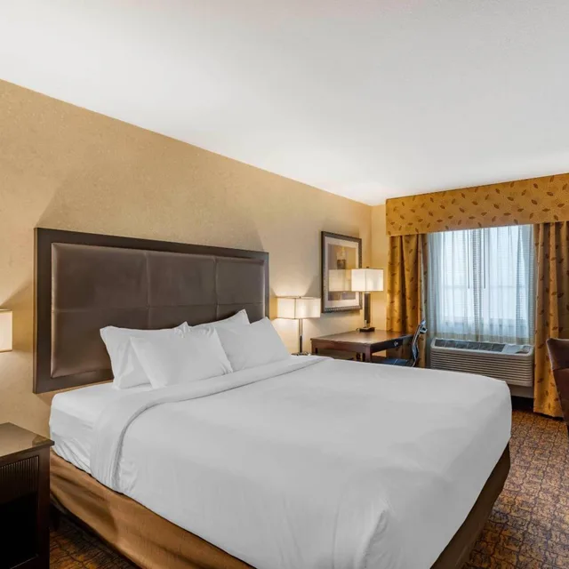 غرفة كبيرة بسرير كينج، Lloyd Hotel Astoria Bayfront, Ascend Hotel Collection, OR 3/8