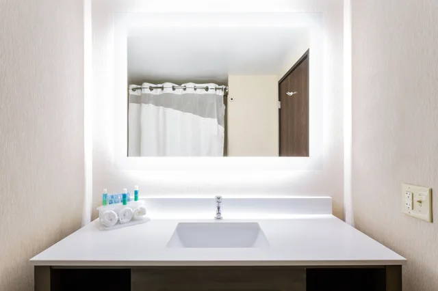 جناح بسريرين كوين بإطلالة على الجبل مع أريكة، Holiday Inn Express Princeton I-77 6/6