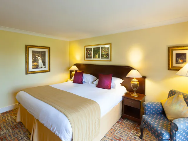 غرفة كلاسيكية عائلية بسرير كينج مع أريكة، The Riverside, WorldHotels Distinctive 2/3