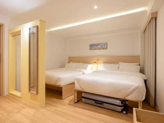 Standard, Quintuple, 2 Double Beds, No Elevator, Sofa, Low Floor، Myeongdong Guesthouse Como 1/1