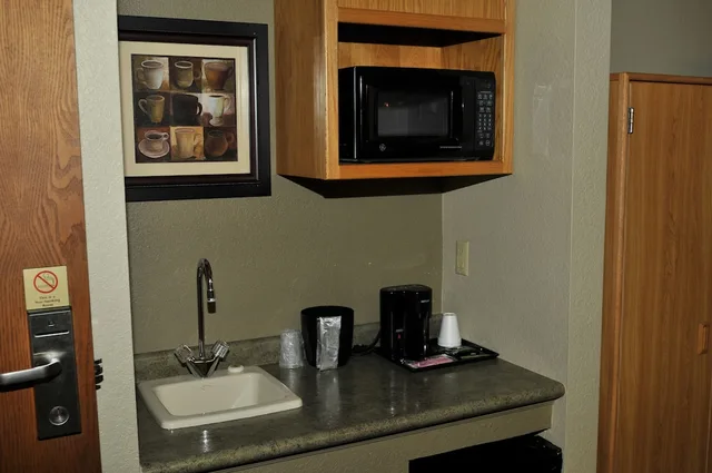 Executive, Suite, King Bed, Jetted Tub, Apple Tree Inn and Suites 6/10