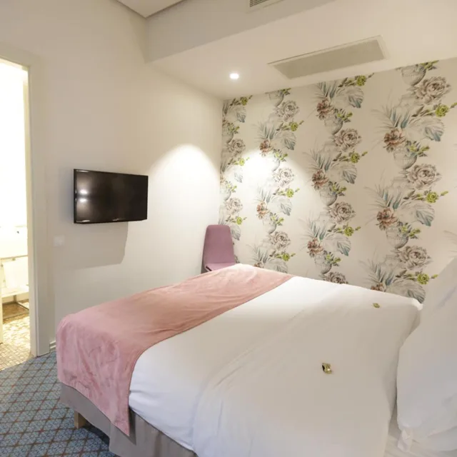 جناح فاخر، Jump INN Hotel 3/3