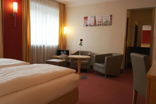 غرفة كومفورت بسرير كوين بغرفة نوم واحدة، Schiller 3/6