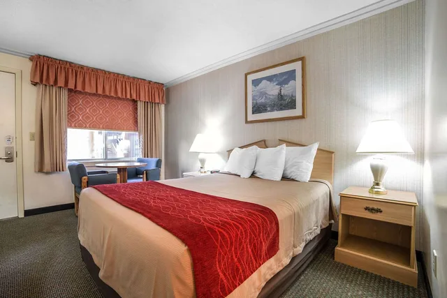 غرفة بسرير كوين، Rodeway Inn & Suites Pronghorn Lodge Lander 3/3