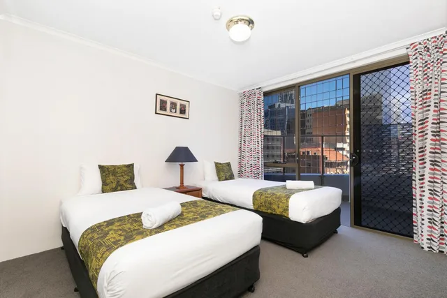 2 Bedroom Budget Apartment, Astor Apartments 6/10