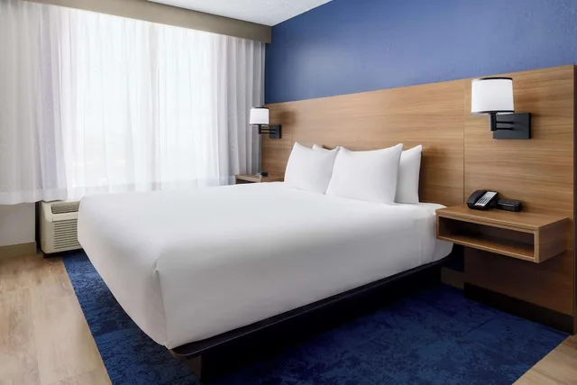 غرفة بسرير كينج مع أريكة، Hyatt Place Across from Universal Orlando Resort 1/5