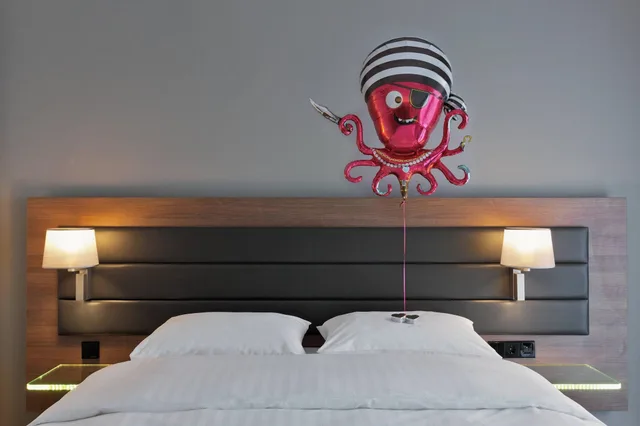 غرفة بسرير مزدوج بإطلالة على المرفأ، Moxy Amsterdam Houthavens 7/10