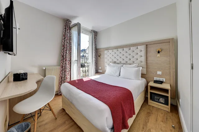 Room, Alexandrine Opera 3/3