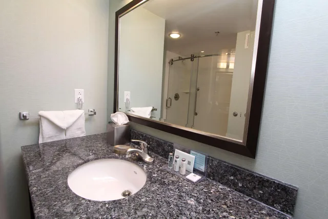 غرفة بسرير مزدوج، Hampton Inn and Suites by Hilton St Johns Airport 3/3