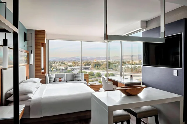 جناح بسرير كينج لذوي الإعاقة، MARRIOTT IRVINE SPECTRUM 1/4