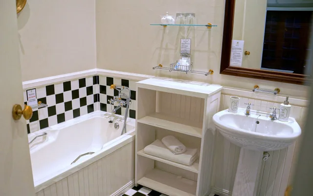 Superior, Twin Beds, Wild Olive Guest House 7/9